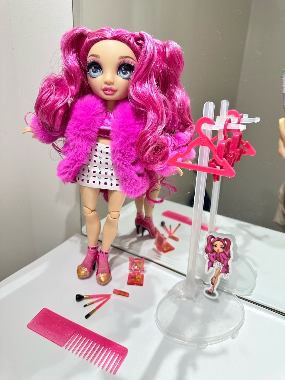 Rare Fashion Doll Rainbow High Stella Monroe with accessories